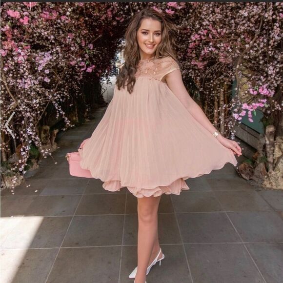 Chicwish Dress Baby Doll Ruffle Tan Rose Nude S - Picture 1 of 10